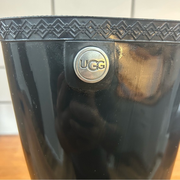 COPY - UGG Black Winter Rain Boots Sleek Waterproof Design - Picture 5 of 6